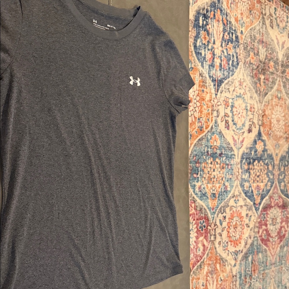 Under Armour Women's Dark Gray Short Sleeve Tee